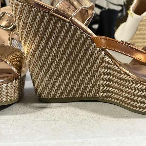 Db Dk fashion, size 7.5, rose gold - Picture 2 of 3